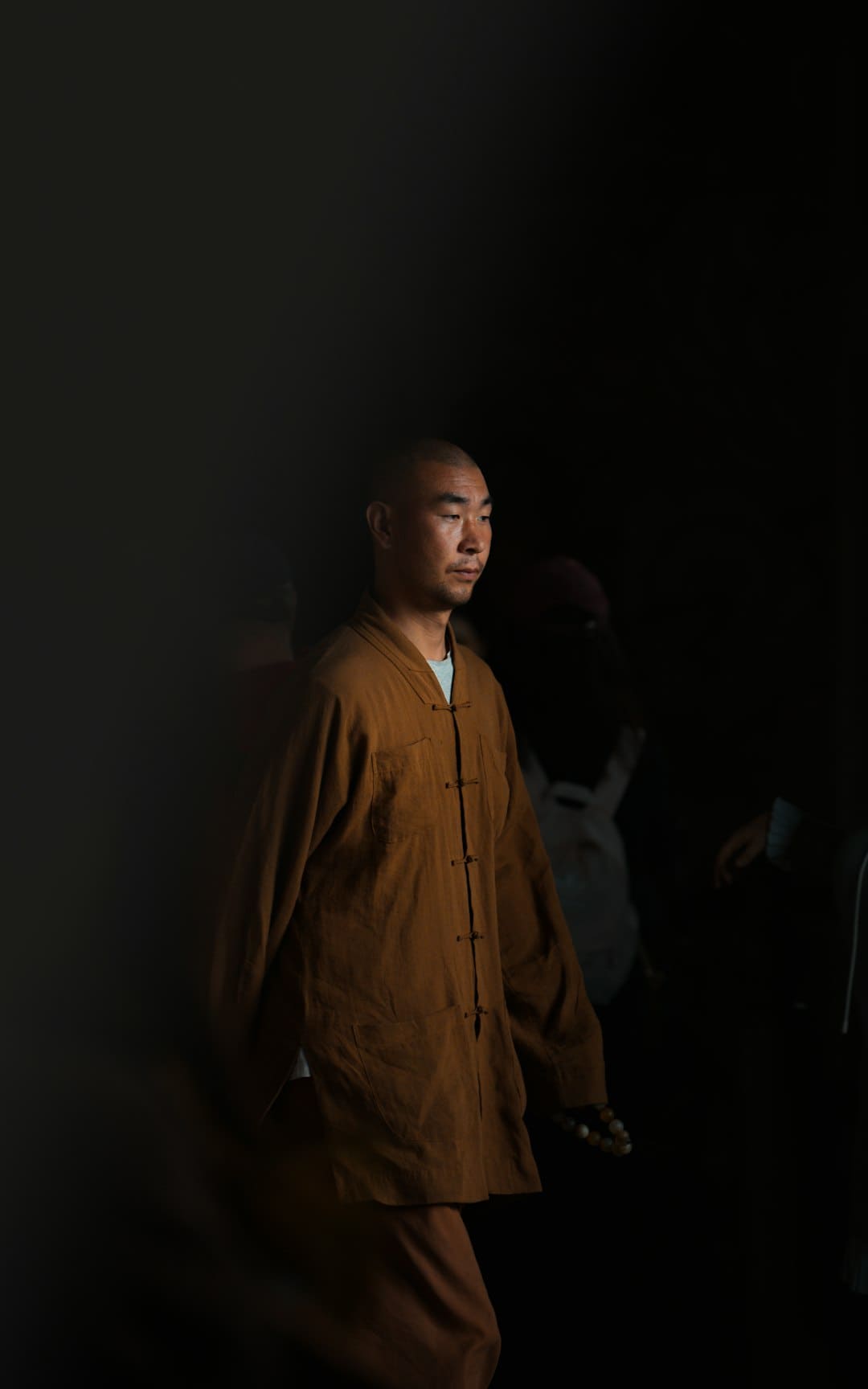 85岁老人在养老院被揍到骨折！清晨挨揍2小时，院长还帮着隐秘！